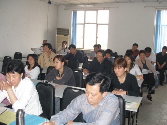 举办运动与营养知识讲座