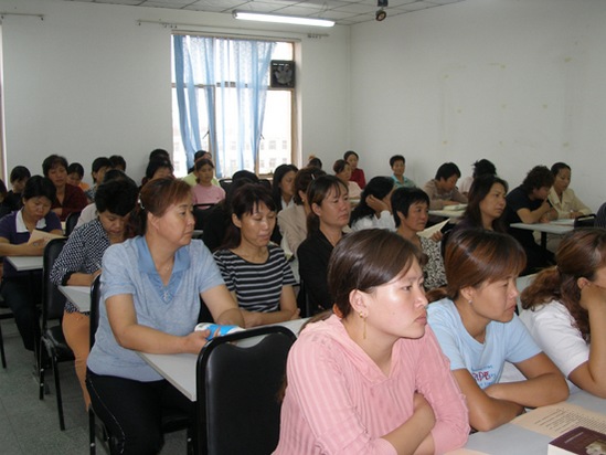 开展"家庭道德教育"培训