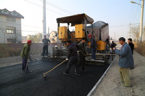 港西街升级改造乡村公路 变得&ldquo;畅安舒美&rdquo;
